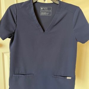 FIGS XS Three-Pocket scrub top in Navy